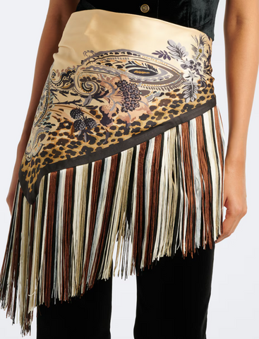 Scarf with fringing and floral motif